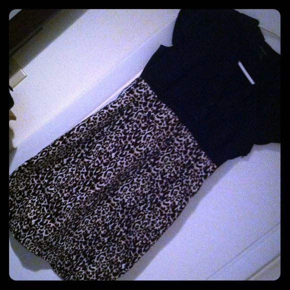 BLACK LEPORD SHORT DRESS WITH BELT HOLES.