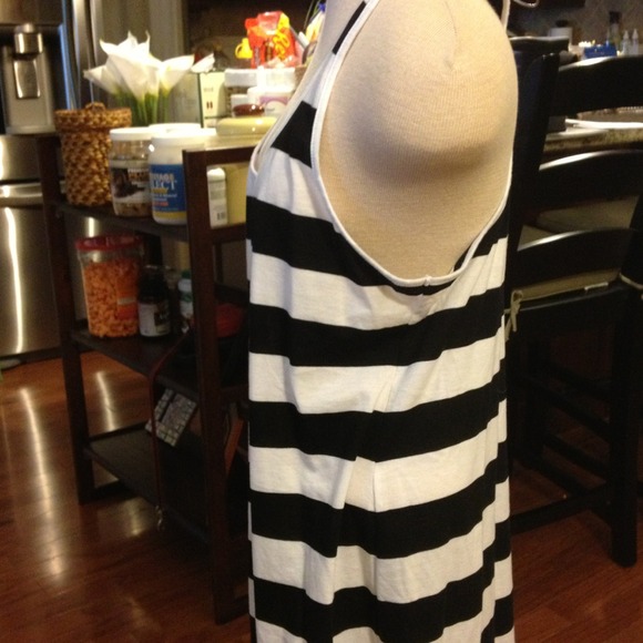 🌟🌟SOLD IN BUNDLE🌟🌟Tee shirt dress - Picture 2 of 4