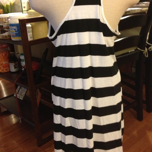 🌟🌟SOLD IN BUNDLE🌟🌟Tee shirt dress - Picture 3 of 4