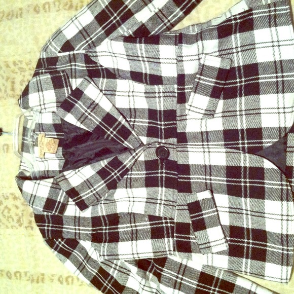 GREY BLACK & WHITE BLAZER WITH 1 BUTTON . NVR WORN