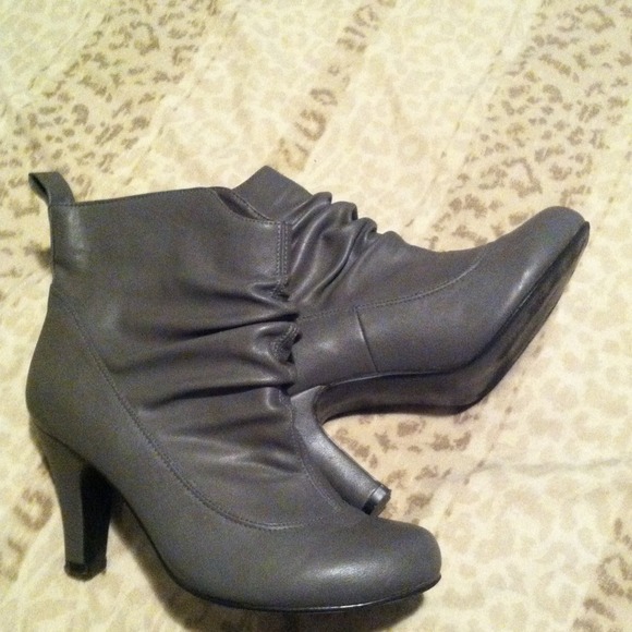 CUTE GREY BOOTIE ANKLE BOOTS