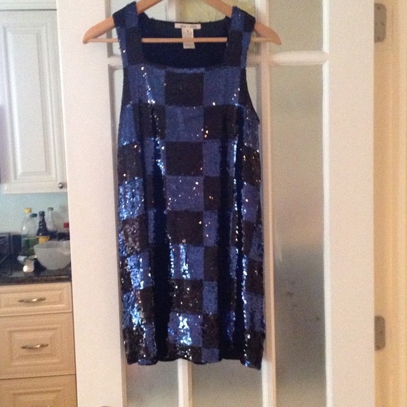 🚫Sold in bundle Alice and Olivia sequin dress