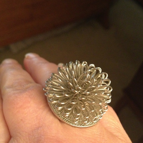 Silvertone Fun flower ring