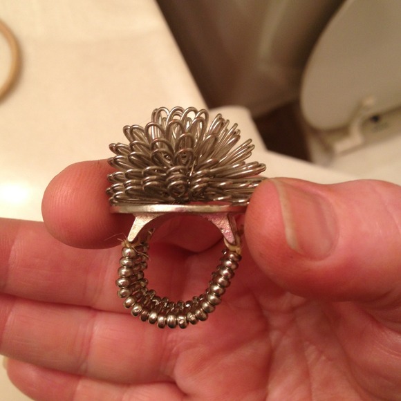 Silvertone Fun flower ring - Picture 2 of 2
