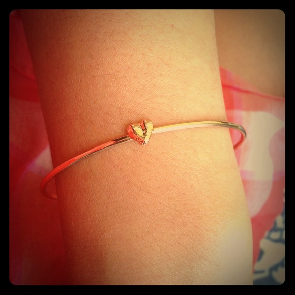 Gold bangle with single heart