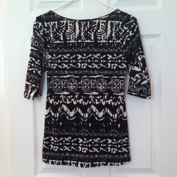 Black and White Aztec 3/4 Sleeve Shirt - Size M - Picture 4 of 4