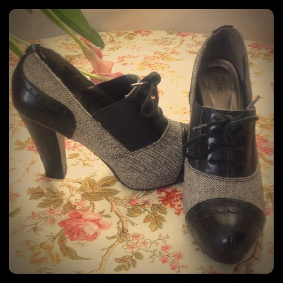 Cute black heels!