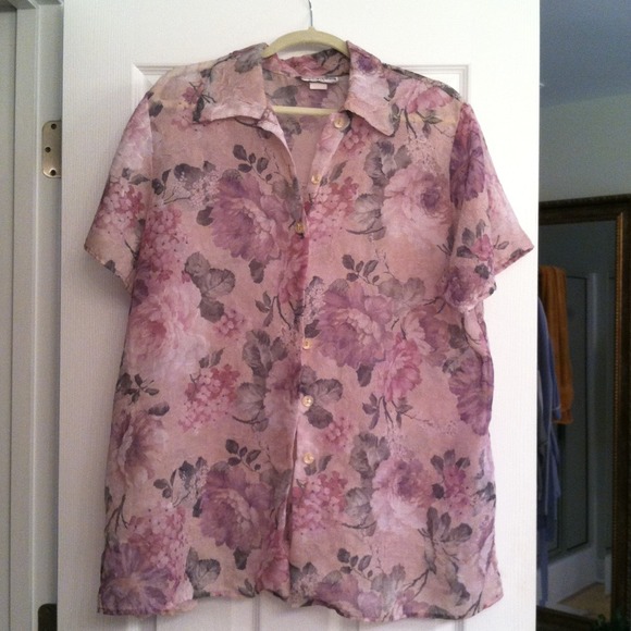 Gorgeous sheer buttoned blouse 2x