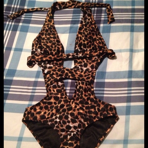Leopard Print One Piece Cut-Out SwimSuit !