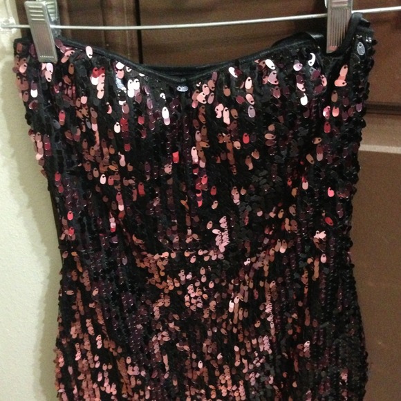 Beautiful Shiny Dress! ❤❤ - Picture 2 of 4