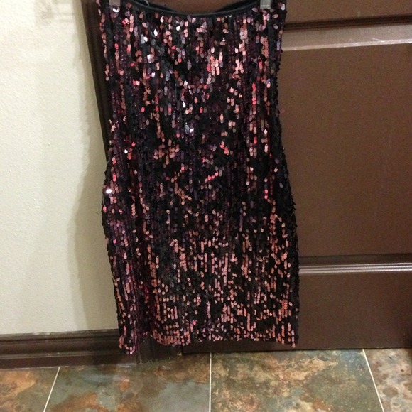 Beautiful Shiny Dress! ❤❤ - Picture 4 of 4