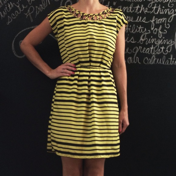 ♦♦♦SOLD IN A BUNDLE♦♦♦🎀HOST PICK🎀 Dress - Picture 2 of 3