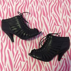 Leather Peep Toe Shoes w/ Laces