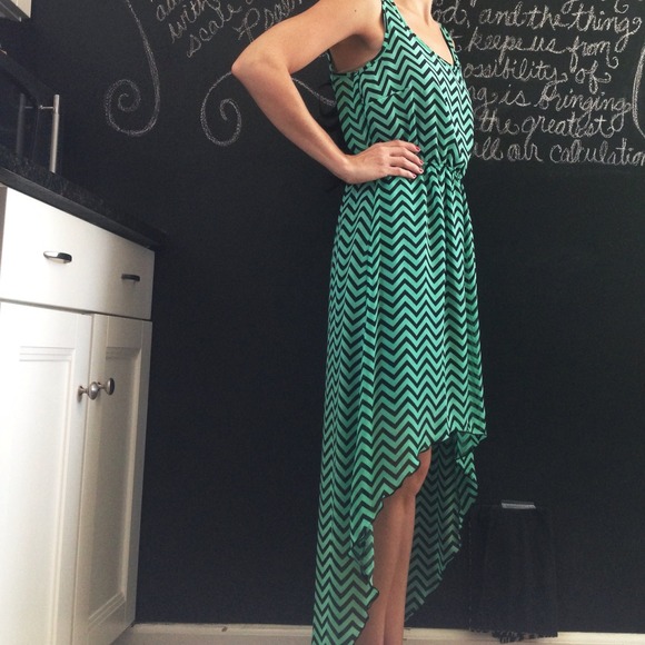 ♦♦♦SOLD♦♦♦New Chevron Mint Black Hi-Lo Dress! M - Picture 2 of 4