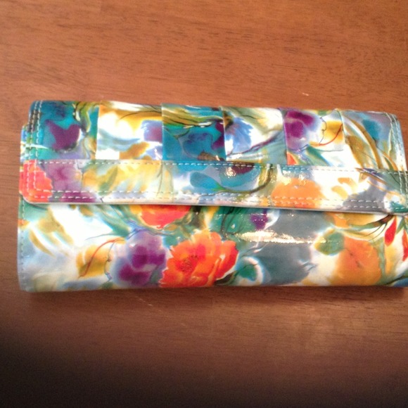 Floral Wallet - Picture 1 of 4