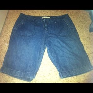 Old Navy Mid Rise Bermuda Shorts 🌷REDUCED🌷