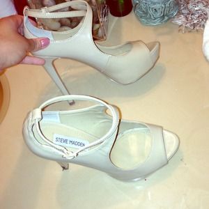 🎈Steve Madden Peep-Toe Heels🎈
