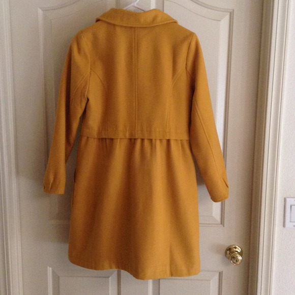 SOLD in bundle -Yellow Coat with Bow accent collar - Picture 2 of 2