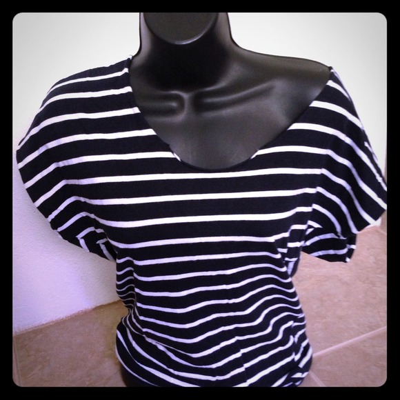 ⛔SOLD⛔ One shoulder stripe top 💋
