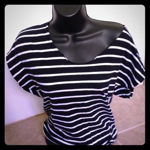 ⛔SOLD⛔ One shoulder stripe top 💋
