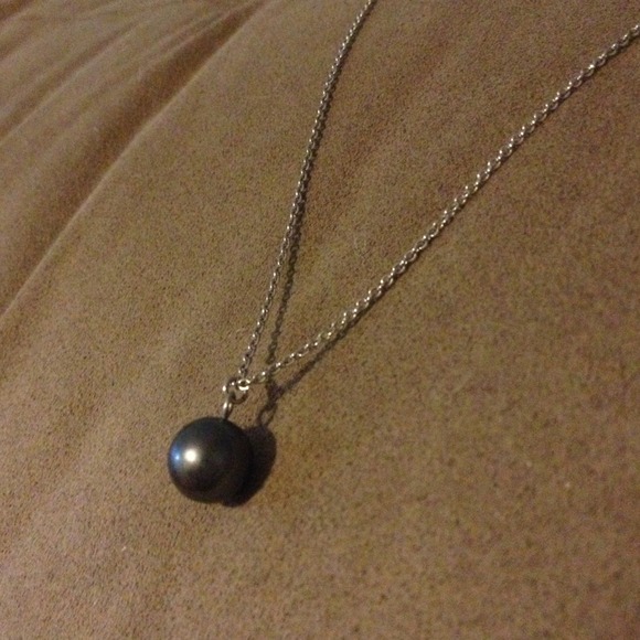 Silver pearl necklace