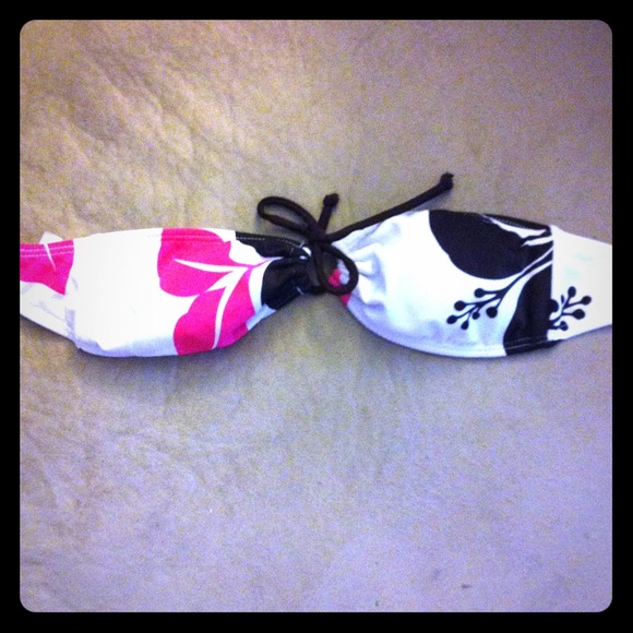 Strapless bathing suit top BRAND NEW ✅ NEVER WORN✅