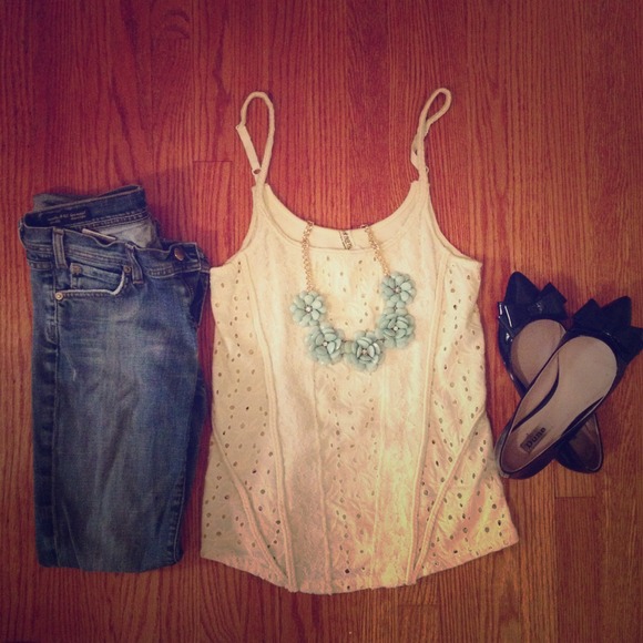 ❌SOLD❌Free People Eyelet Tank