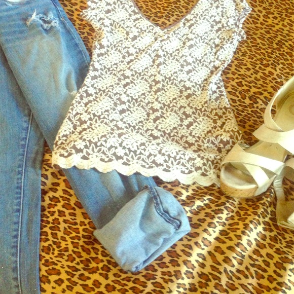 Lace brown and white top perfect for summer 😘