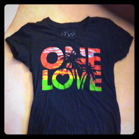 ONE LOVE T-shirt 💖💕💖💕👍❤