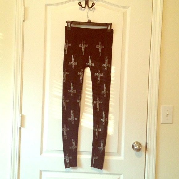 Trendy Cross Leggings
