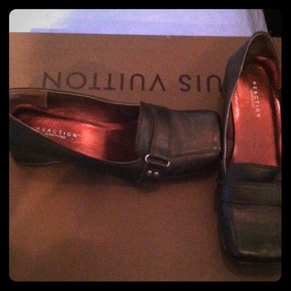 KENNETH COLE Black leather loafers