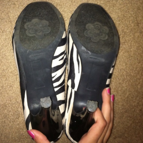 Zebra Heels - Picture 2 of 2