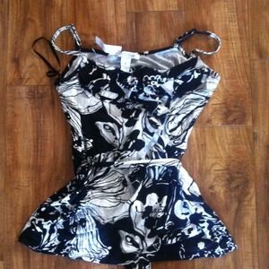 White House black market tank. NWT. Medium.