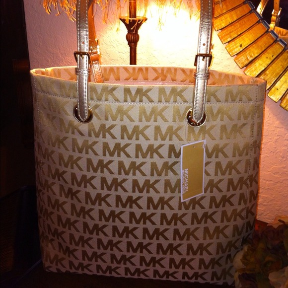 MICHAEL Michael Kors Clutches & Wallets - AUTHENTIC Michael Kors Tote