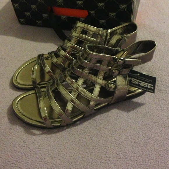 NWT Pewter Gladiotor Sandals