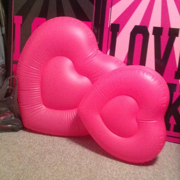 Victorias secret pink display hearts