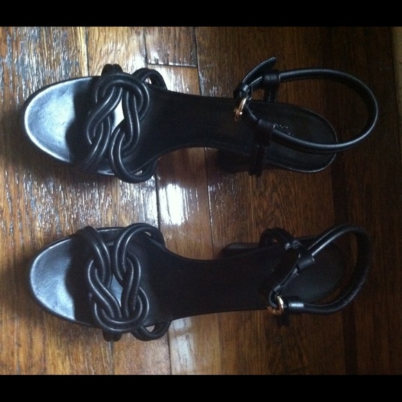 Gucci Shoes - 💛💜💛 NEW GUCCI HEELS 💙❤💙