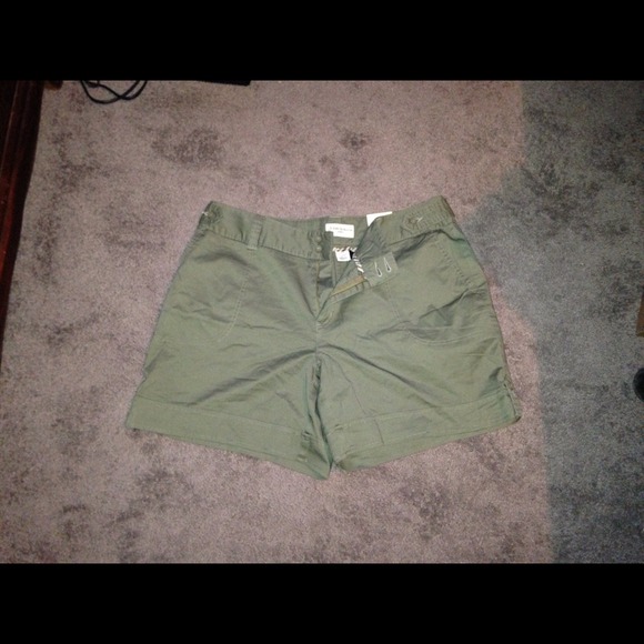 Olive green us size shorts