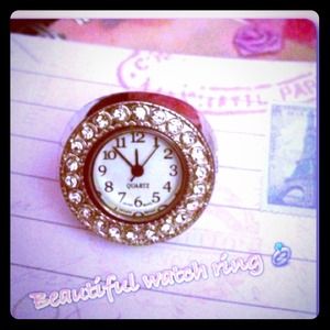 💍vintage. Silver Looks off color but Not! great