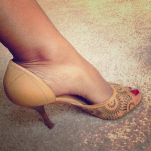 SOLD!!!!!!!ALDO tan heels- size 35!