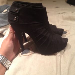 Open toed black booties!