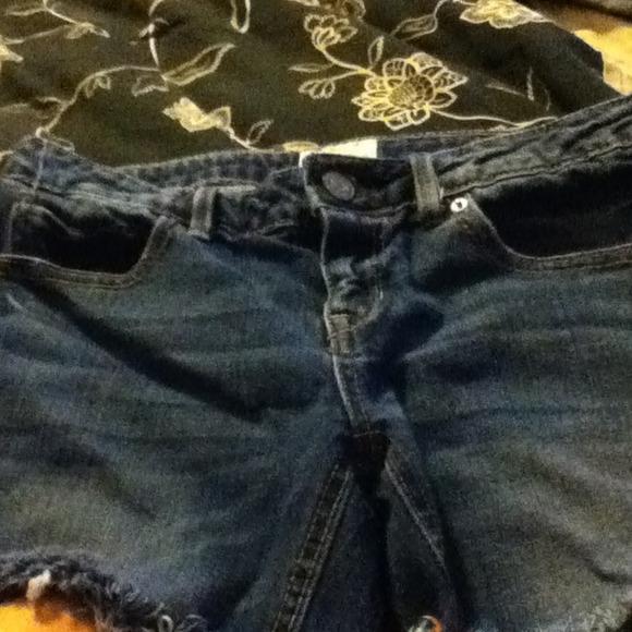 Shorts - Picture 2 of 3