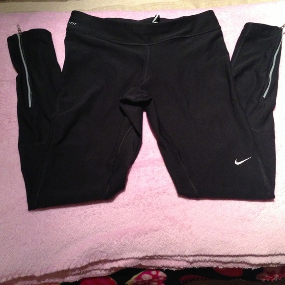 💙On hold💙 Nike Dri-fit runners leggings