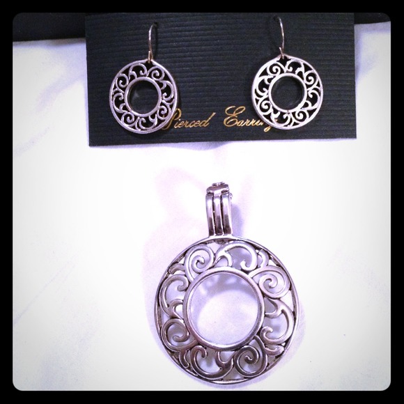 🍒Matching earring and pendant set🍒