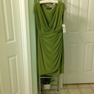 Jones NY chartreuse flattering cap sleeve dress!