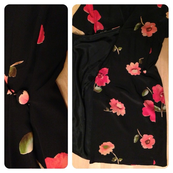 🚫Sold🚫Maggie London wrap dress sz 4. 100% silk. - Picture 3 of 4