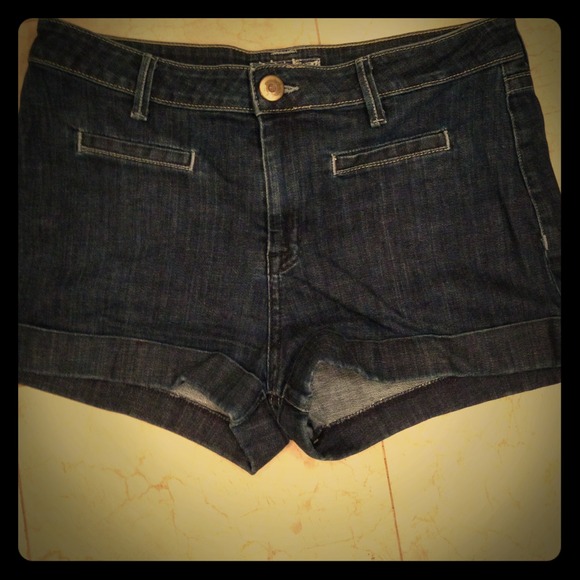 Hi-waisted shorts