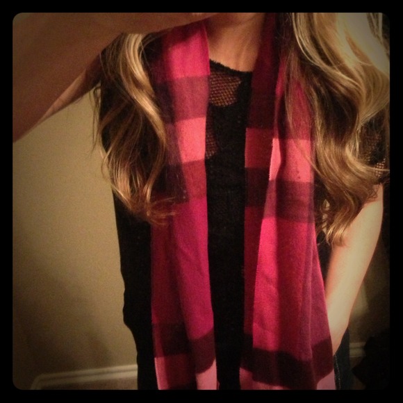❤❤Sold in bundle❤❤Cashmink by V. fraas scarf