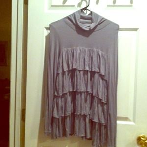 Long sleeved grey shirt