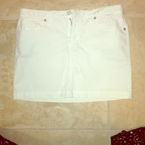 *SOLD IN BUNDLE**EXPRESS White denim skirt